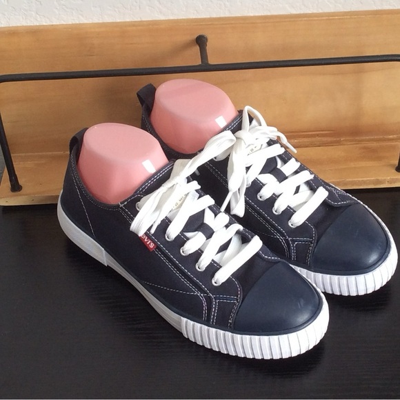 Levi’s Navy and White Sneakers - Picture 2 of 7